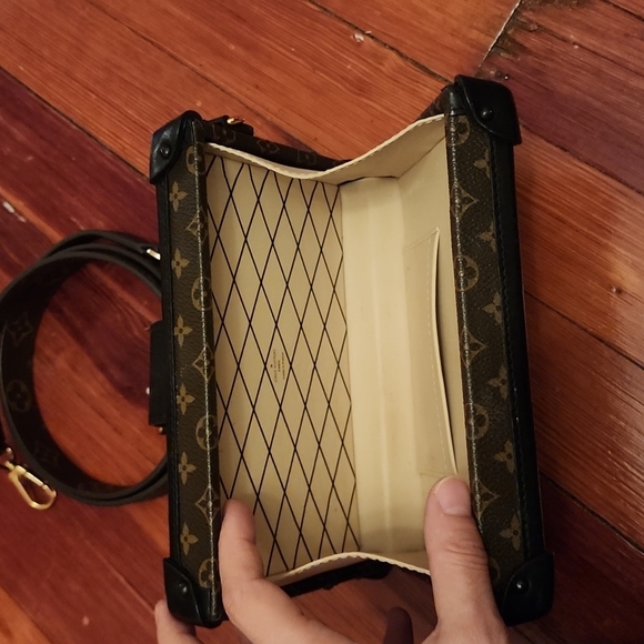 LOUIS VUITTON Petite Malle Monogram. Comes with COA from ENTRUPY!!! - Picture 8 of 12